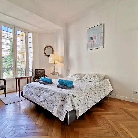 Luxury Baquis
