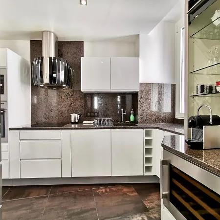 Luxury Baquis Apartment Nizza